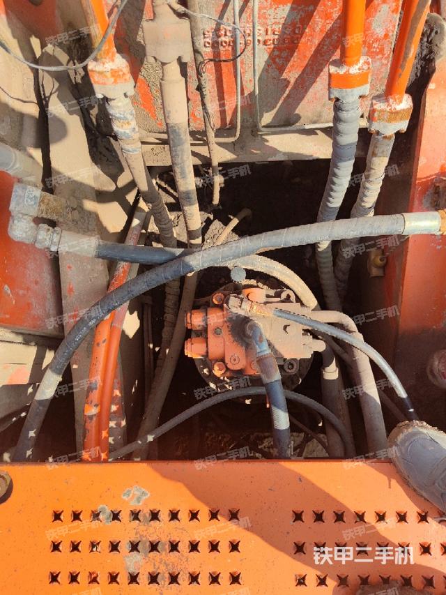 中央回轉(zhuǎn)接頭特寫（上車部件）