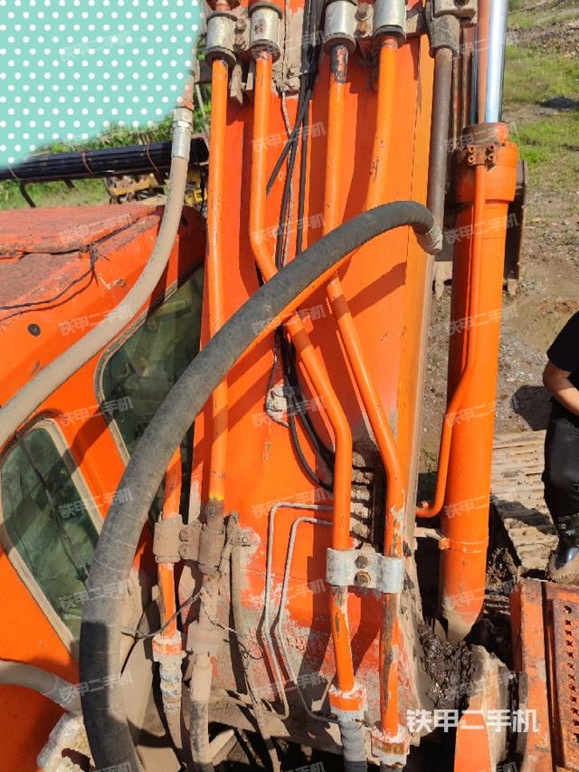 大臂背部俯視（工作和回轉(zhuǎn)裝置）