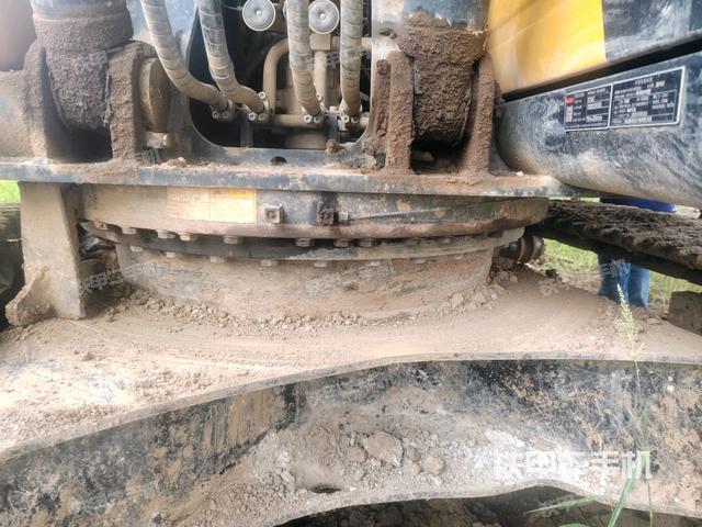 转盘和下车架正前（工作和回转装置）