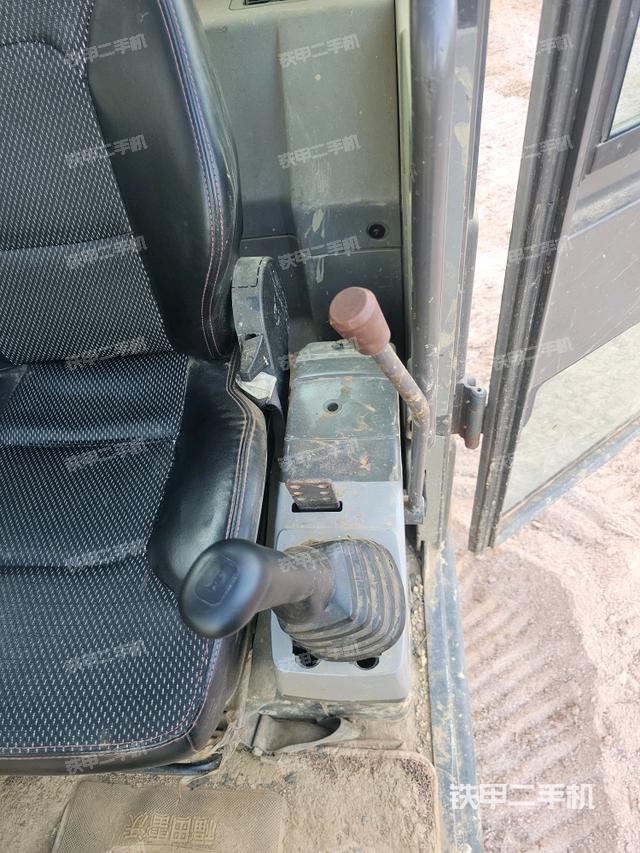 座椅左側(cè)控制臺/音響/含左手柄（駕駛室部分）