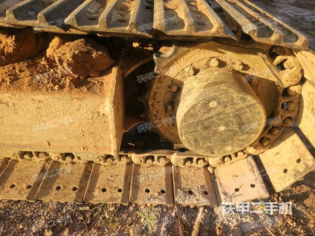 右驅(qū)動輪（行走機構(gòu)）