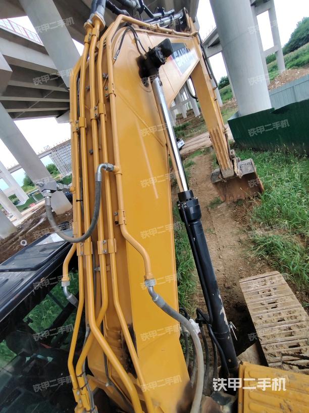 大臂背部俯视（工作和回转装置）