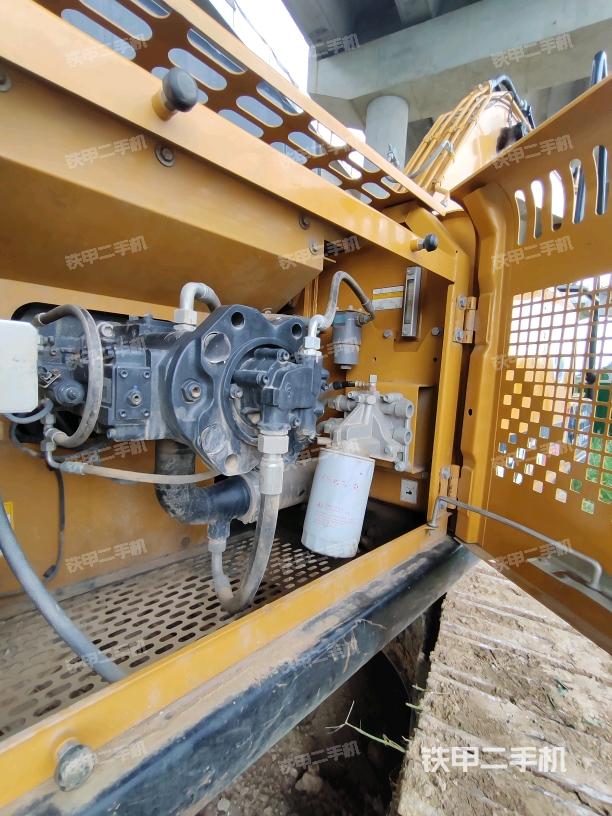 液压泵斜45 左（大件舱室）