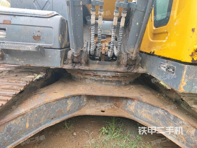 轉(zhuǎn)盤和下車架正前（工作和回轉(zhuǎn)裝置）