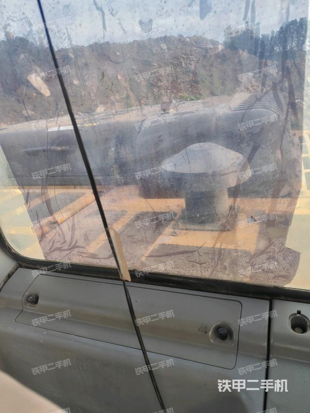 后窗玻璃角標（駕駛室部分）