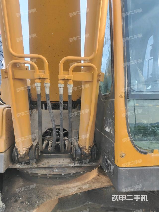 大臂油缸整體?豎拍（工作和回轉(zhuǎn)裝置）