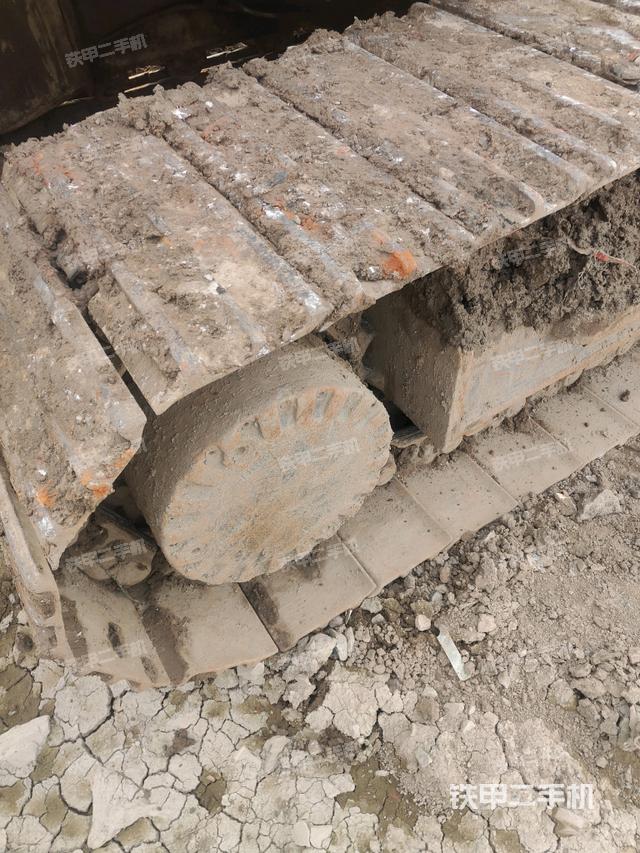 左驅(qū)動輪（行走機構(gòu)）