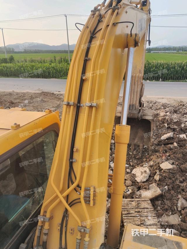 大臂背部俯視（工作和回轉(zhuǎn)裝置）