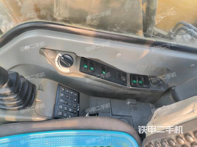 座椅右側(cè)控制臺/鑰匙門/油門/含右手柄（駕駛室部分）