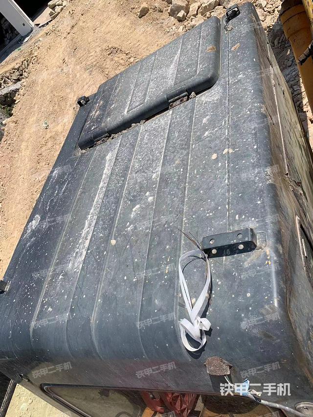 駕駛室頂部（整機外觀）