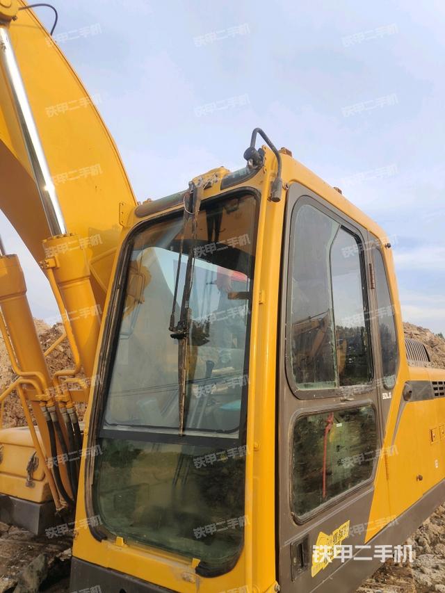 駕駛室左前45度（駕駛室部分）