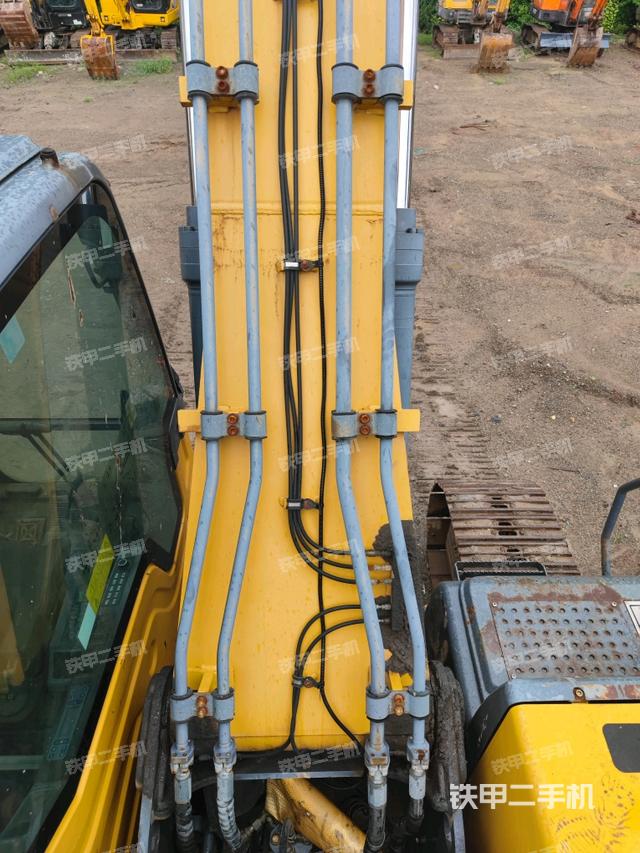 大臂背部俯視（工作和回轉(zhuǎn)裝置）