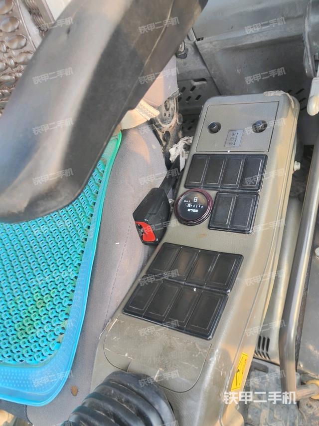 座椅左側(cè)控制臺/音響/含左手柄（駕駛室部分）