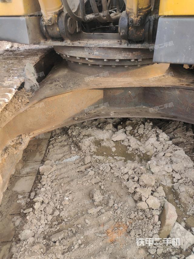 轉(zhuǎn)盤和下車架正前（工作和回轉(zhuǎn)裝置）