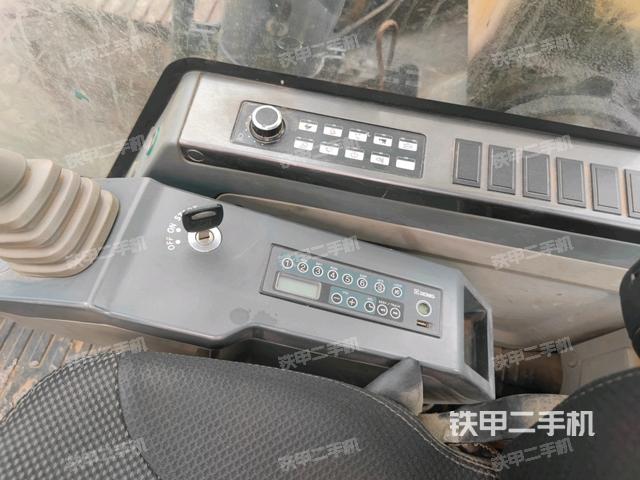 座椅右側(cè)控制臺/鑰匙門/油門/含右手柄（駕駛室部分）