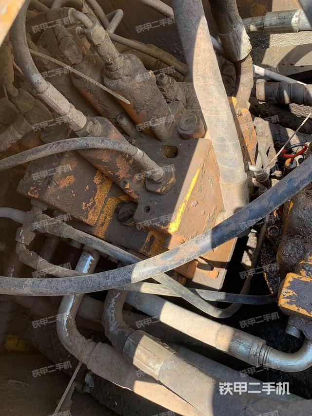 回轉(zhuǎn)馬達和主控閥（整機外觀）