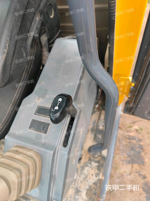 座椅左側(cè)控制臺/音響/含左手柄（駕駛室部分）