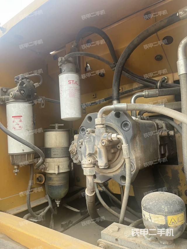 液壓泵斜45?左（大件艙室）