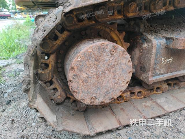 左驅(qū)動輪（行走機(jī)構(gòu)）