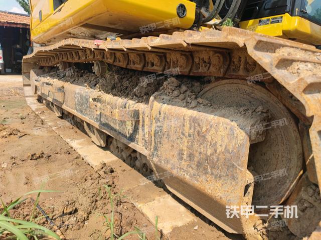 右側(cè)履帶整體(行走機構(gòu)) 右側(cè)履帶整體(行走機構(gòu))
