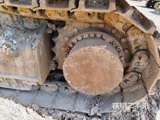 左驅(qū)動(dòng)輪（行走機(jī)構(gòu)）