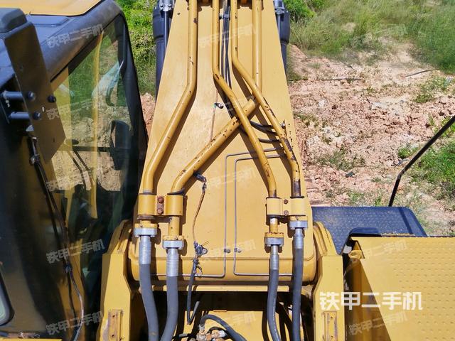 大臂背部俯視（工作和回轉(zhuǎn)裝置）