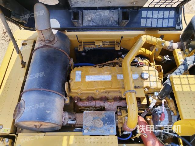 發(fā)動(dòng)機(jī)室（上車(chē)部件）