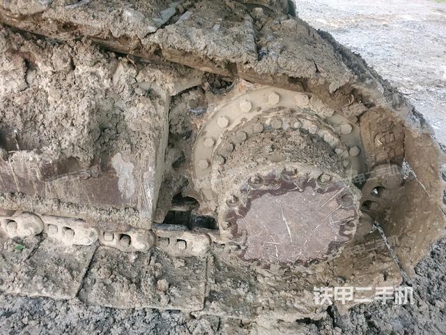 右驅(qū)動輪（行走機構(gòu)）