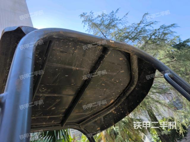 左后方玻璃角標（駕駛室部分）