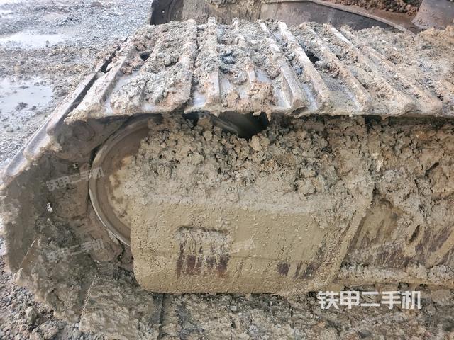 左驅(qū)動輪（行走機構(gòu)）