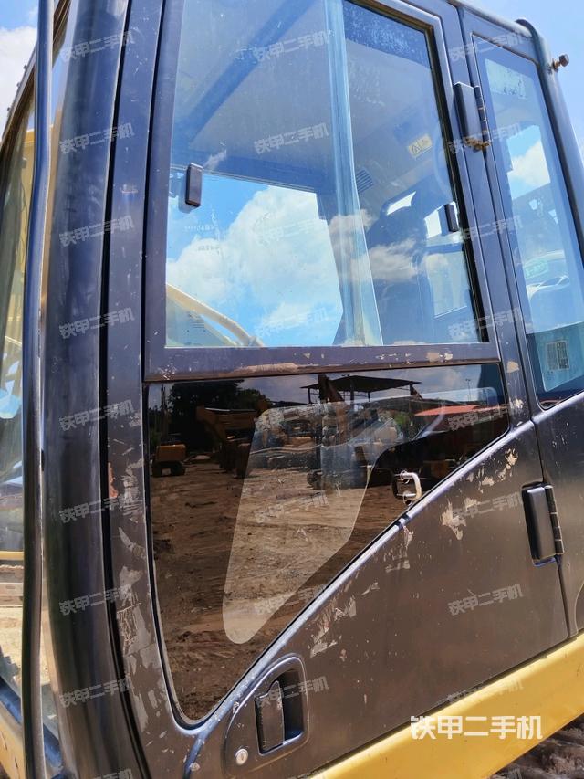 駕駛室左前45度（駕駛室部分）