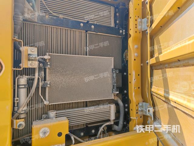 散熱器正面(大件艙室) 散熱器正面(大件艙室)