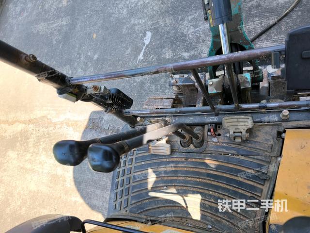 座椅左側控制臺/音響/含左手柄（駕駛室部分）