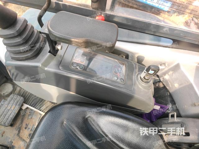 座椅右側(cè)控制臺/鑰匙門/油門/含右手柄(駕駛室部分) 座椅右側(cè)控制臺/鑰匙門/油門/含右手柄(駕駛室部分)