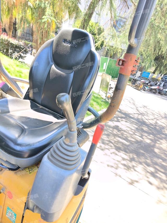 后窗玻璃角標（駕駛室部分）