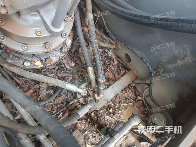 中央回轉(zhuǎn)接頭特寫（上車部件）