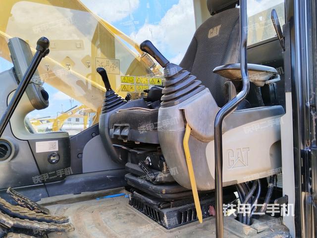 右側(cè)玻璃角標(biāo)（駕駛室部分）