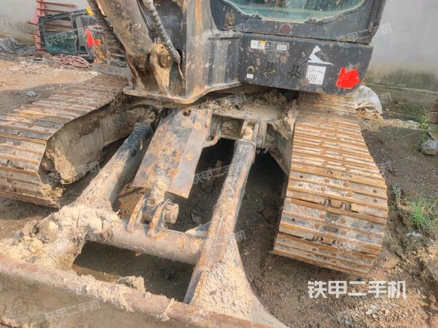 轉(zhuǎn)盤和下車架正前（工作和回轉(zhuǎn)裝置）