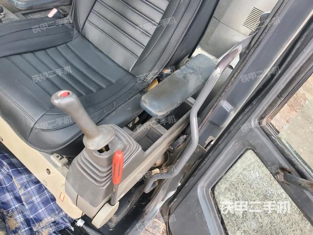 座椅左側(cè)控制臺/音響/含左手柄（駕駛室部分）