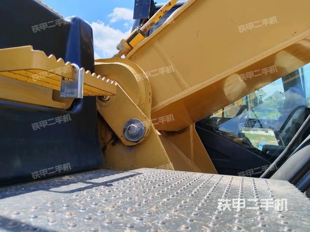 大臂油缸整體?豎拍（工作和回轉(zhuǎn)裝置）