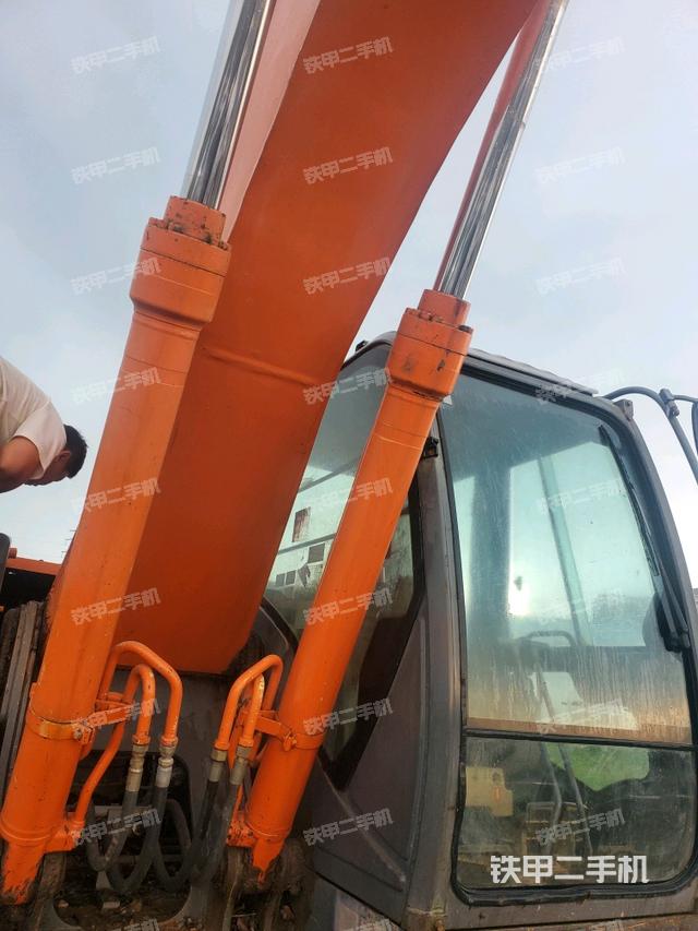 大臂油缸整體?豎拍（工作和回轉(zhuǎn)裝置）