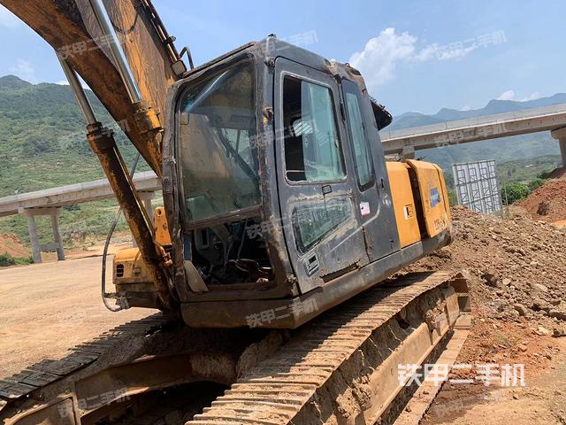现代R225LC-7挖掘机