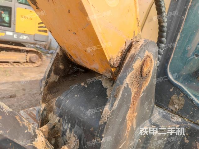 大臂根部?斜（工作和回轉(zhuǎn)裝置）