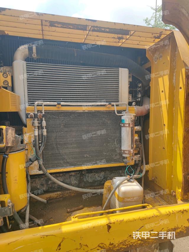 散熱器正面(大件艙室) 散熱器正面(大件艙室)