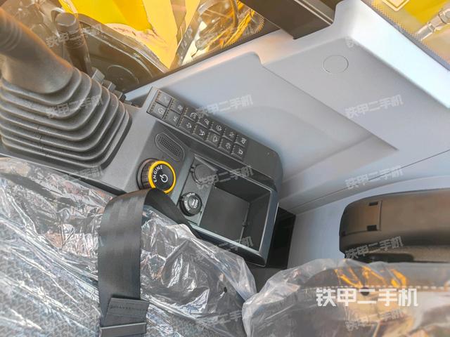 座椅左側(cè)控制臺(tái)/音響/含左手柄（駕駛室部分）