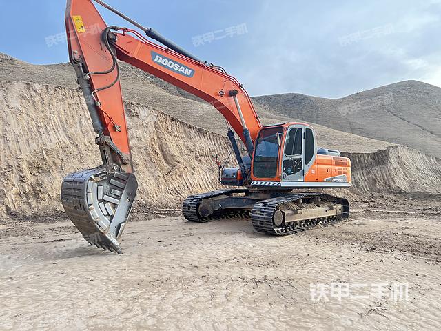 斗山DX260LC-9C挖掘机