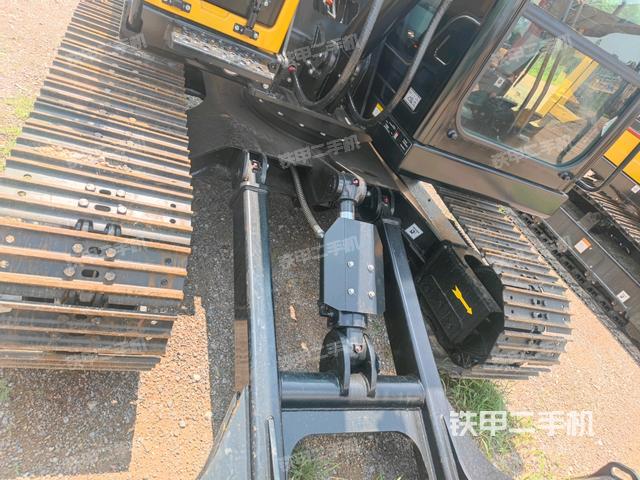 轉(zhuǎn)盤(pán)和下車架正前（工作和回轉(zhuǎn)裝置）