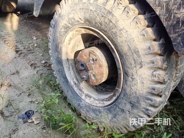 右驅(qū)動輪（行走機構(gòu)）