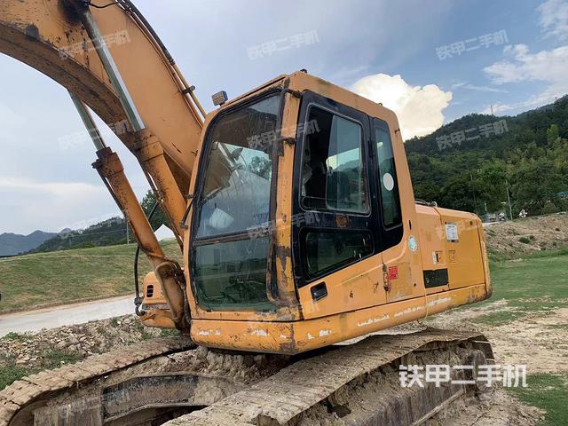 现代R215-7C挖掘机