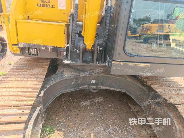 轉(zhuǎn)盤和下車架正前（工作和回轉(zhuǎn)裝置）